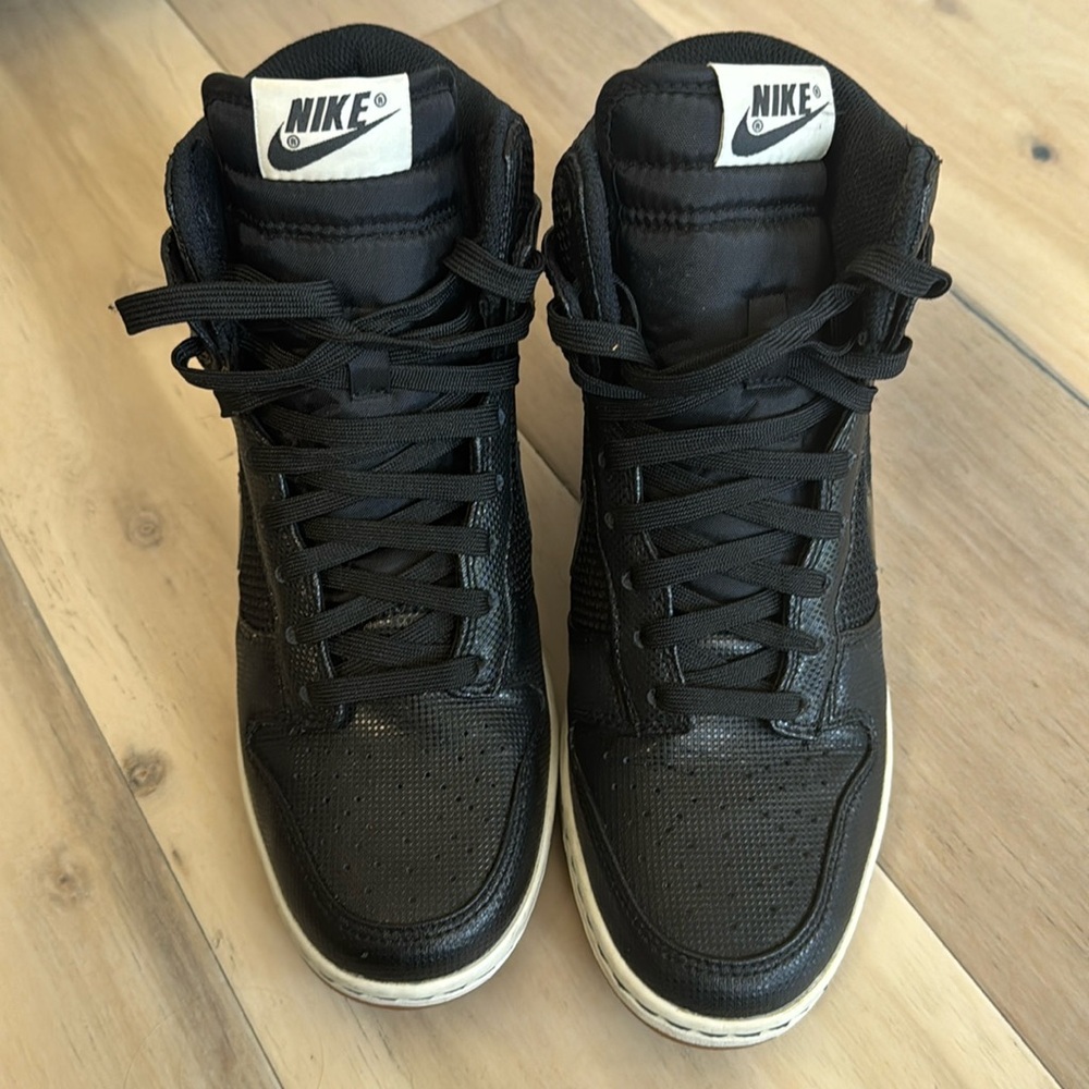Nike Women’s Dunk Sky Hi Mesh